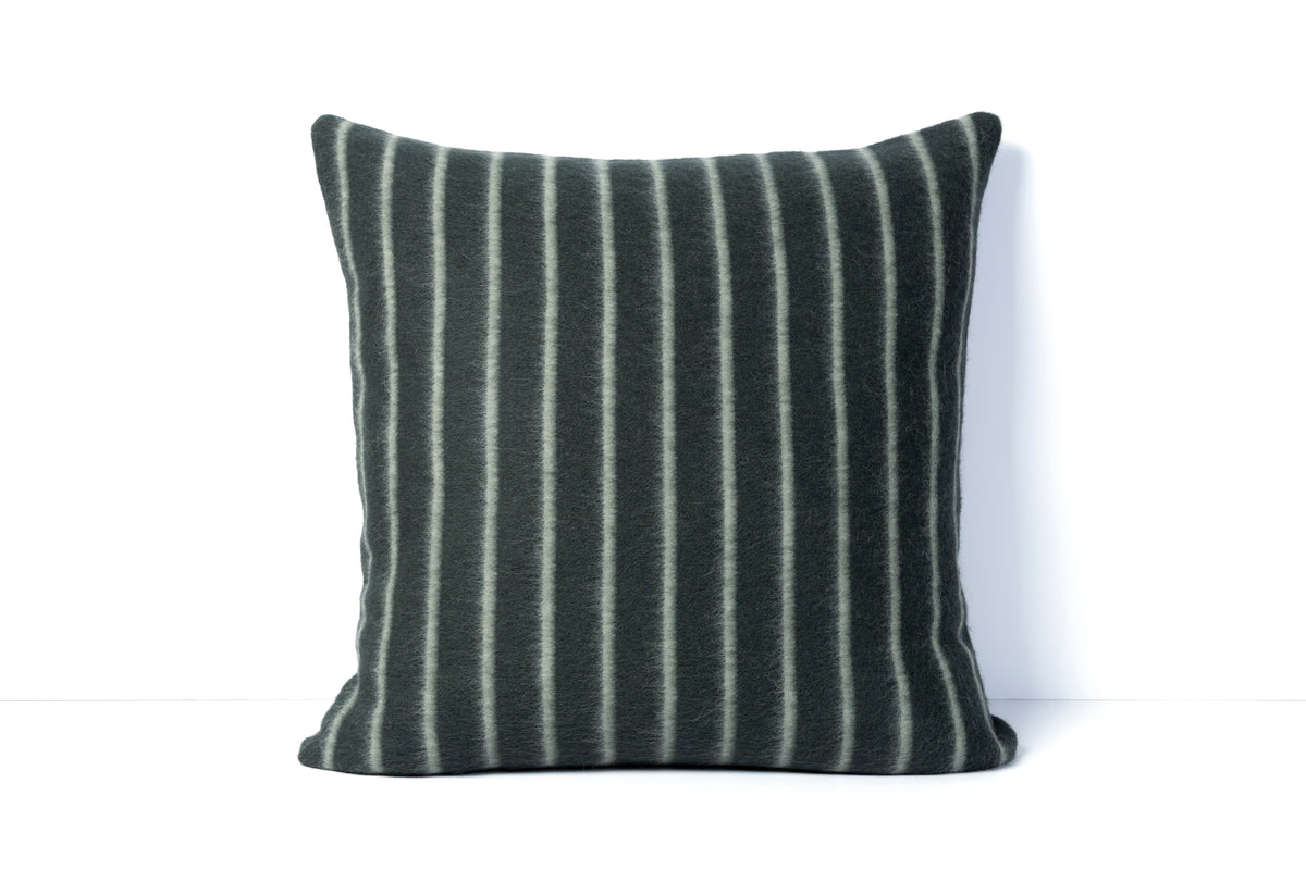LEE HEIRLOOM THROW PILLOW 23" x 23"