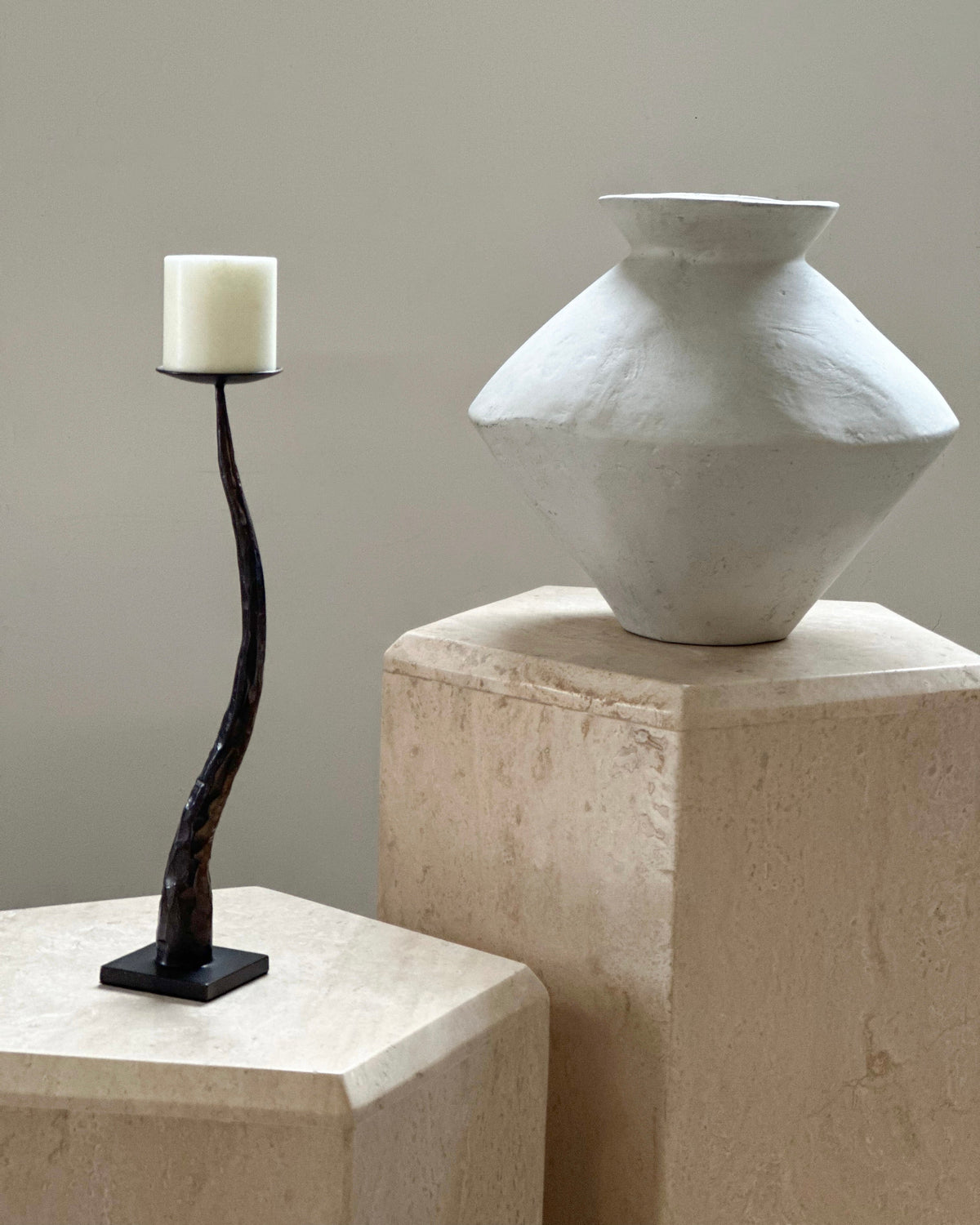 Columna de travertino pulido mediano