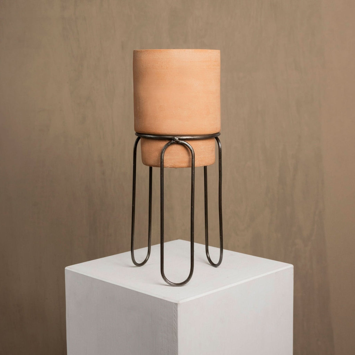 Jaro Tall Terracotta Planter - Cultheir