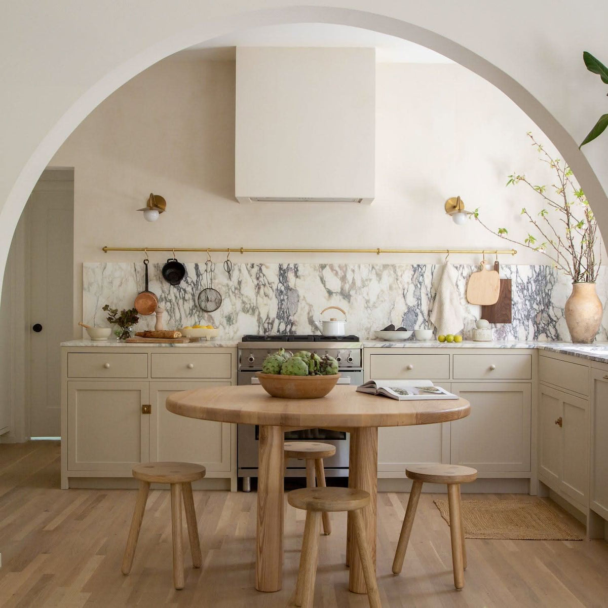 Round Topa Topa Dining Table - Natural - Cultheir