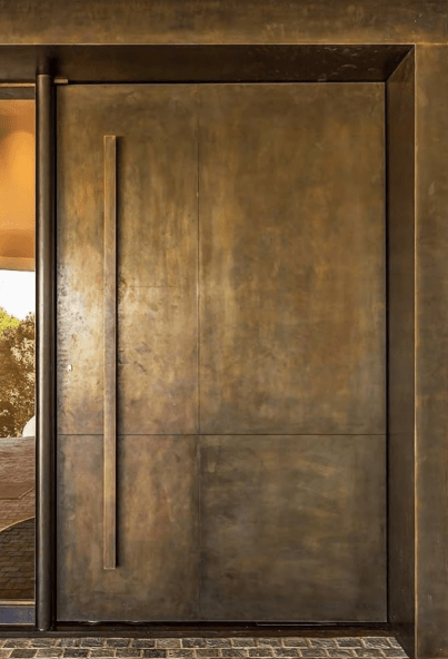 THE BURNISHED BRONZE DOOR - Cultheir