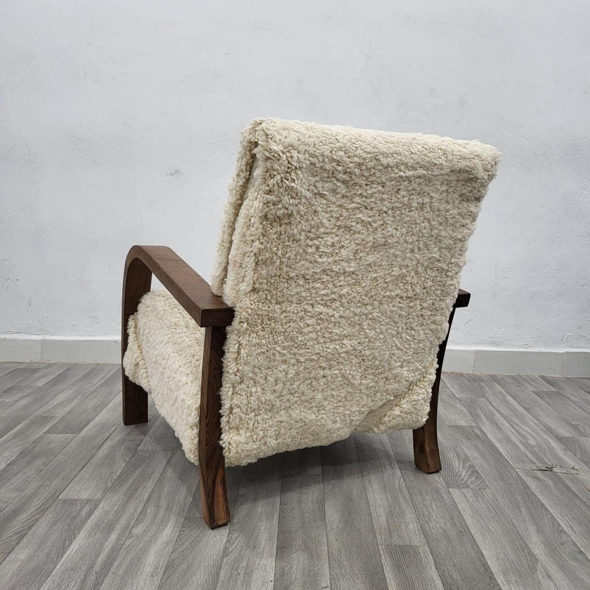 Wool and Walnut Armchair - Cultheir 